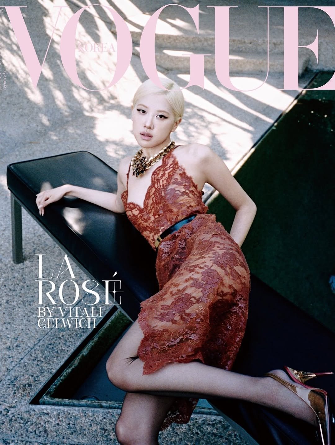 vampirehollie 게시물 이미지: ROSÉ for @voguekorea’s July Issue 🤎

fashion...