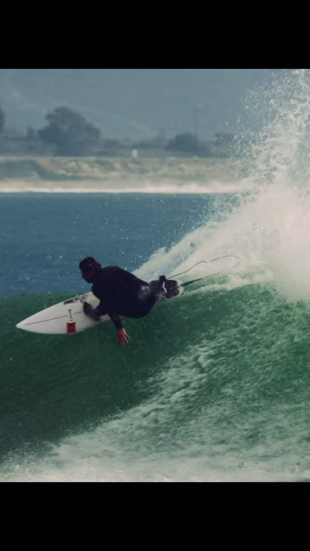 vanssurf 게시물 이미지: When @sealtooth connects on a rail grab carve...