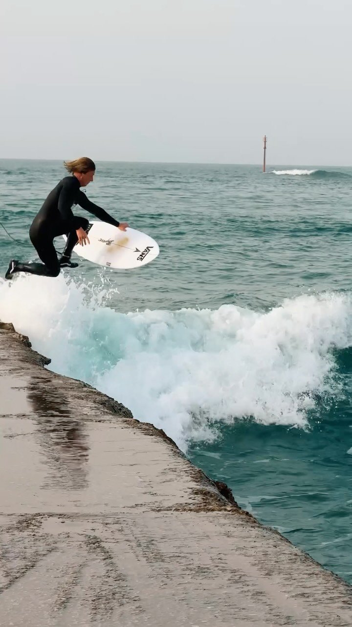 vanssurf 게시물 이미지: No paddling necessary. @sean__theprawn off the...