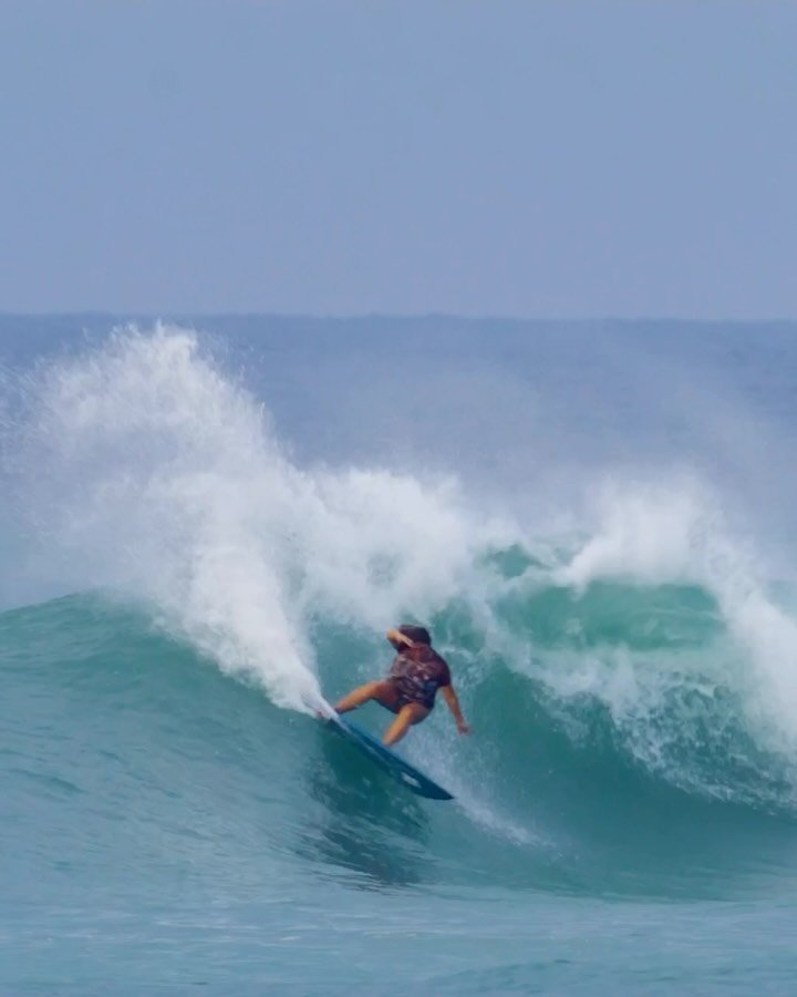 vanssurf 게시물 이미지: @1wawny and @milla.coco.brown laying hammers...