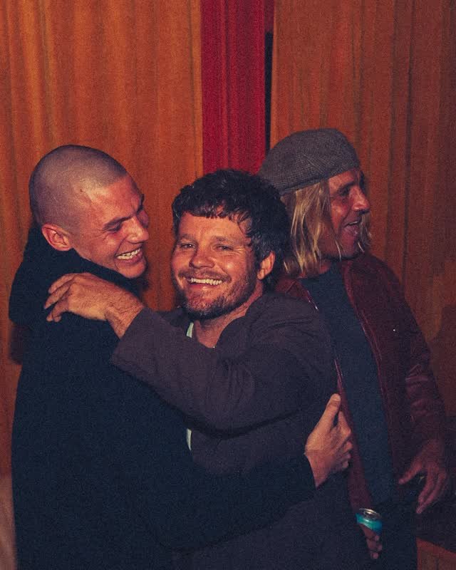 vanssurf 게시물 이미지: The first surfboard to snap in two and still...