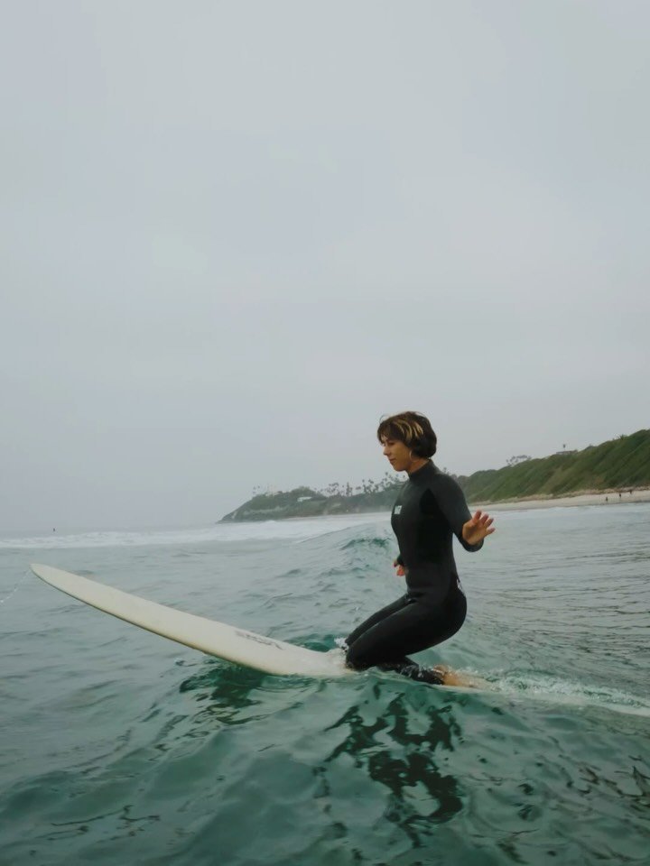 vanssurf 게시물 이미지: A few shared waves with @karinarozunko on her...