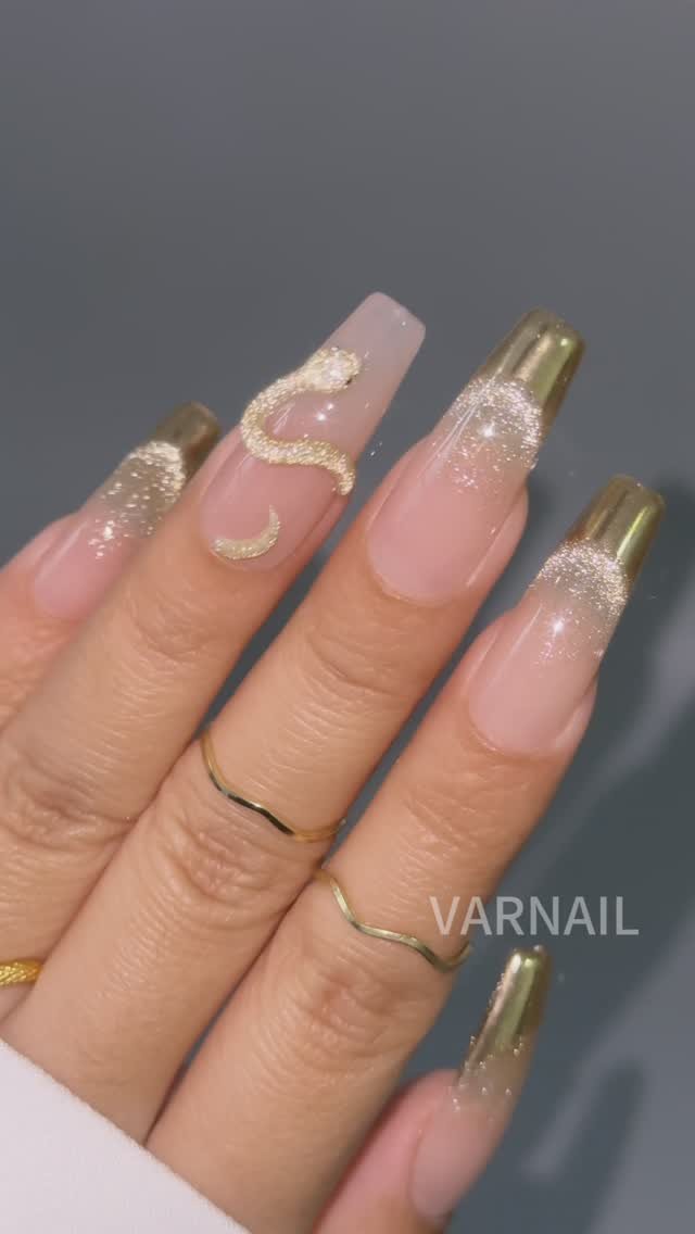 varnailcom 게시물 이미지: Yes or No? ✨💛How cool this Gold Snake Nail Set...