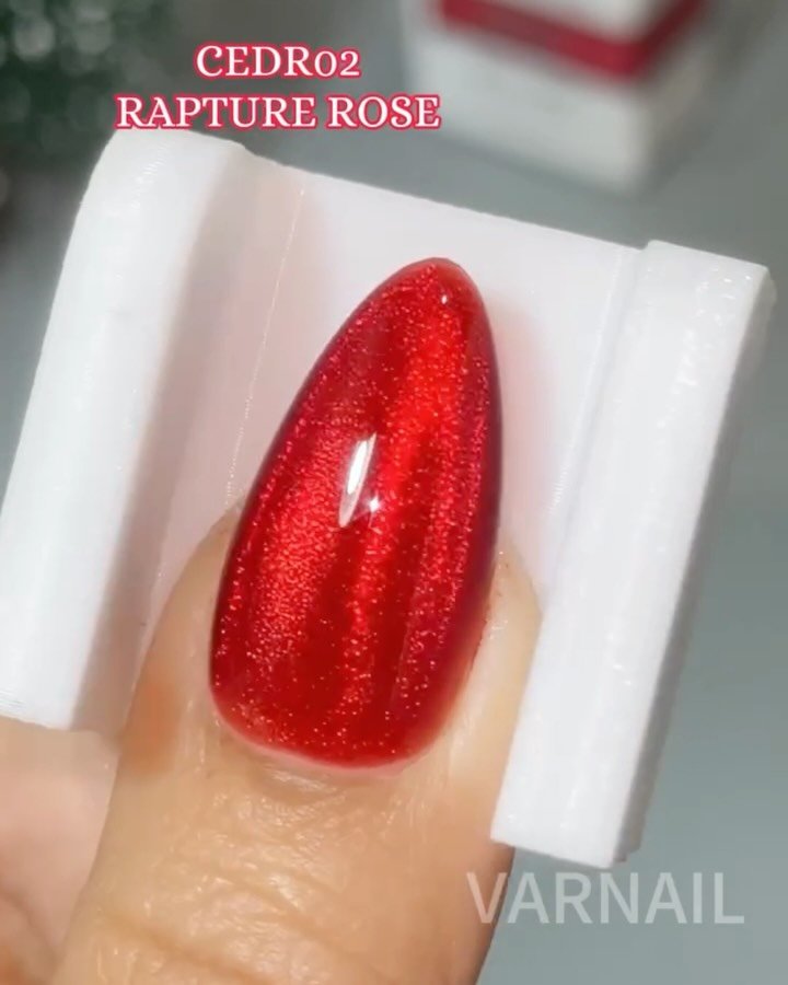 varnailcom 게시물 이미지: ❤️🌹 Say hello to the NEW Dark Rose Cat Eye Set...