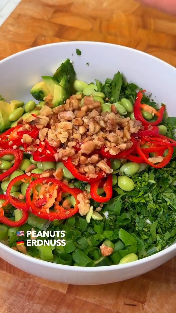 veganbowls 게시물 이미지: This vibrant rice salad is everything you want...