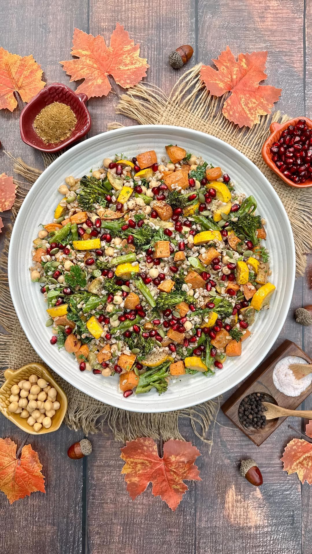 veganbowls 게시물 이미지: Harvest Farro Salad with Tahini Maple...