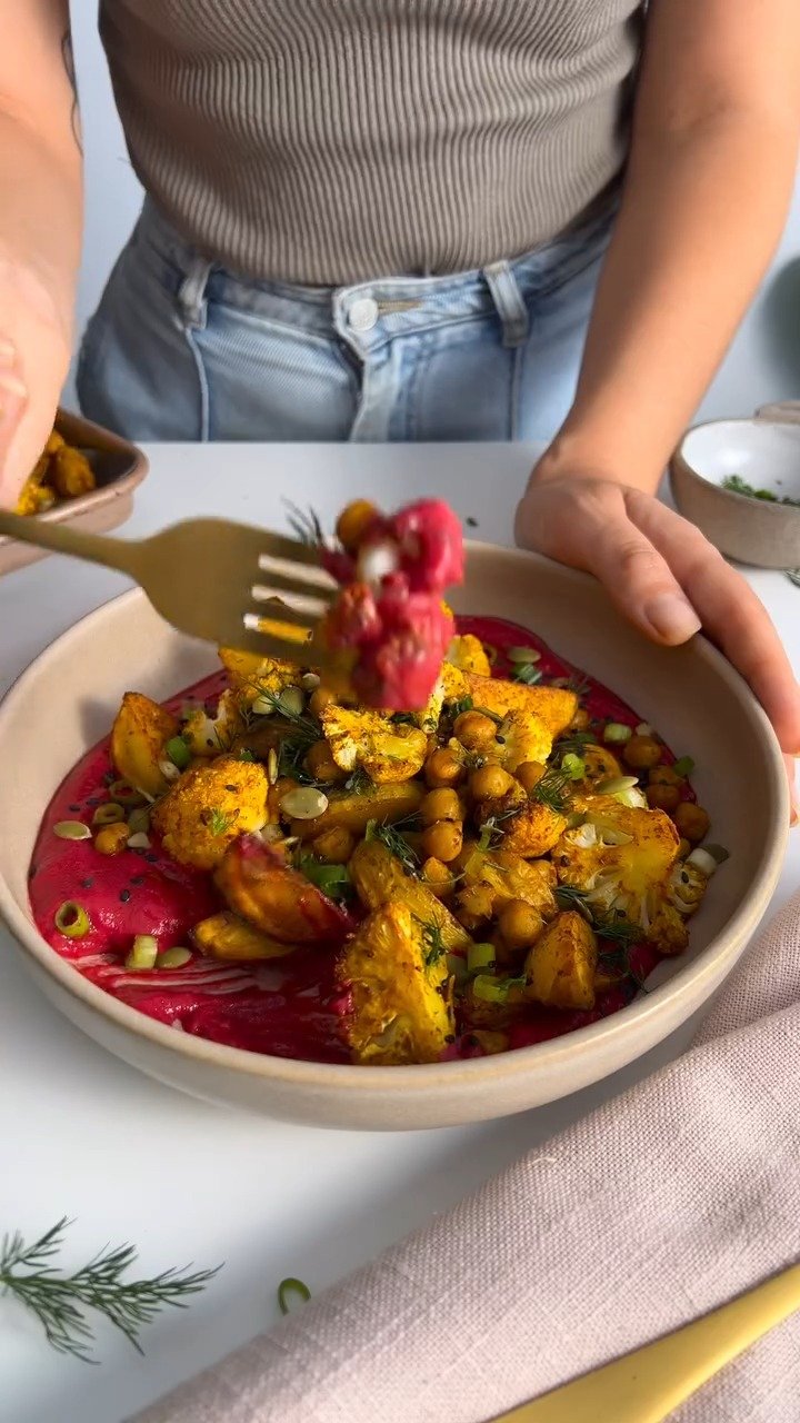 veganbowls 게시물 이미지: 🥗 If vibrant, flavorful and protein-packed...