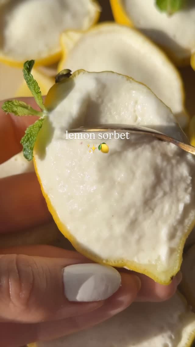 veggieworldrecipes 게시물 이미지: 🍋Limoncello Sorbet🍋

There is nothing cuter...
