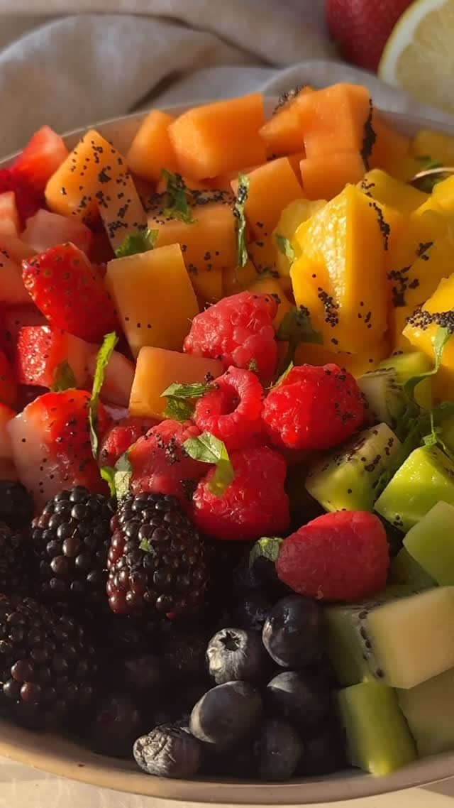 veggieworldrecipes 게시물 이미지: 🍓🥝Summer Fruit Salad🍋🫐

Nothing screams summer...