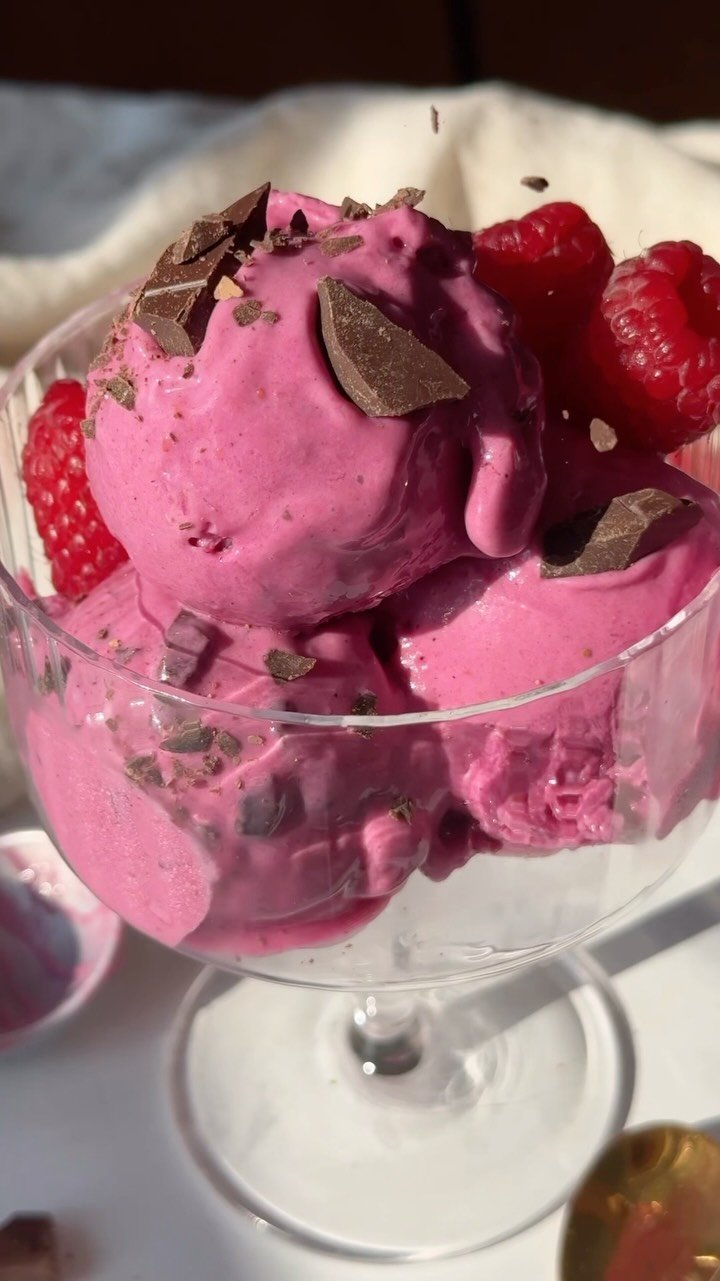 veggieworldrecipes 게시물 이미지: 💖Raspberry Ice Cream💖

This raspberry sorbet/...
