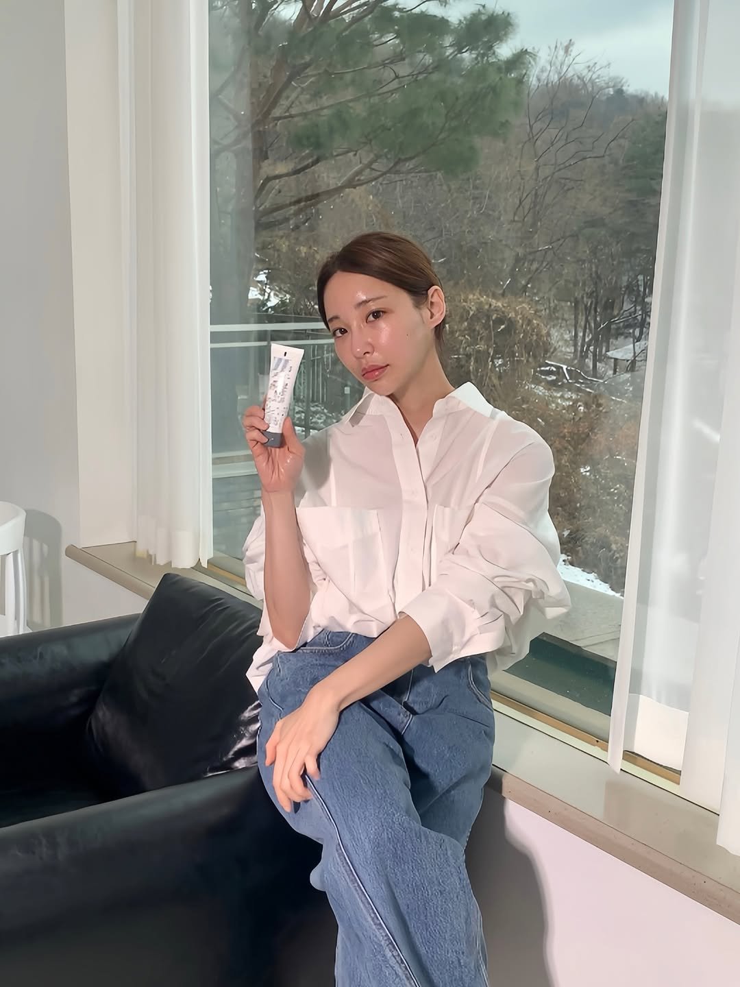 Photo shared by 쏘블리[velyvelysso]ssowhat🤍 on December 12, 2025 tagging @dermalogica_kr. May be an image of sweatpants, cornflower and text.