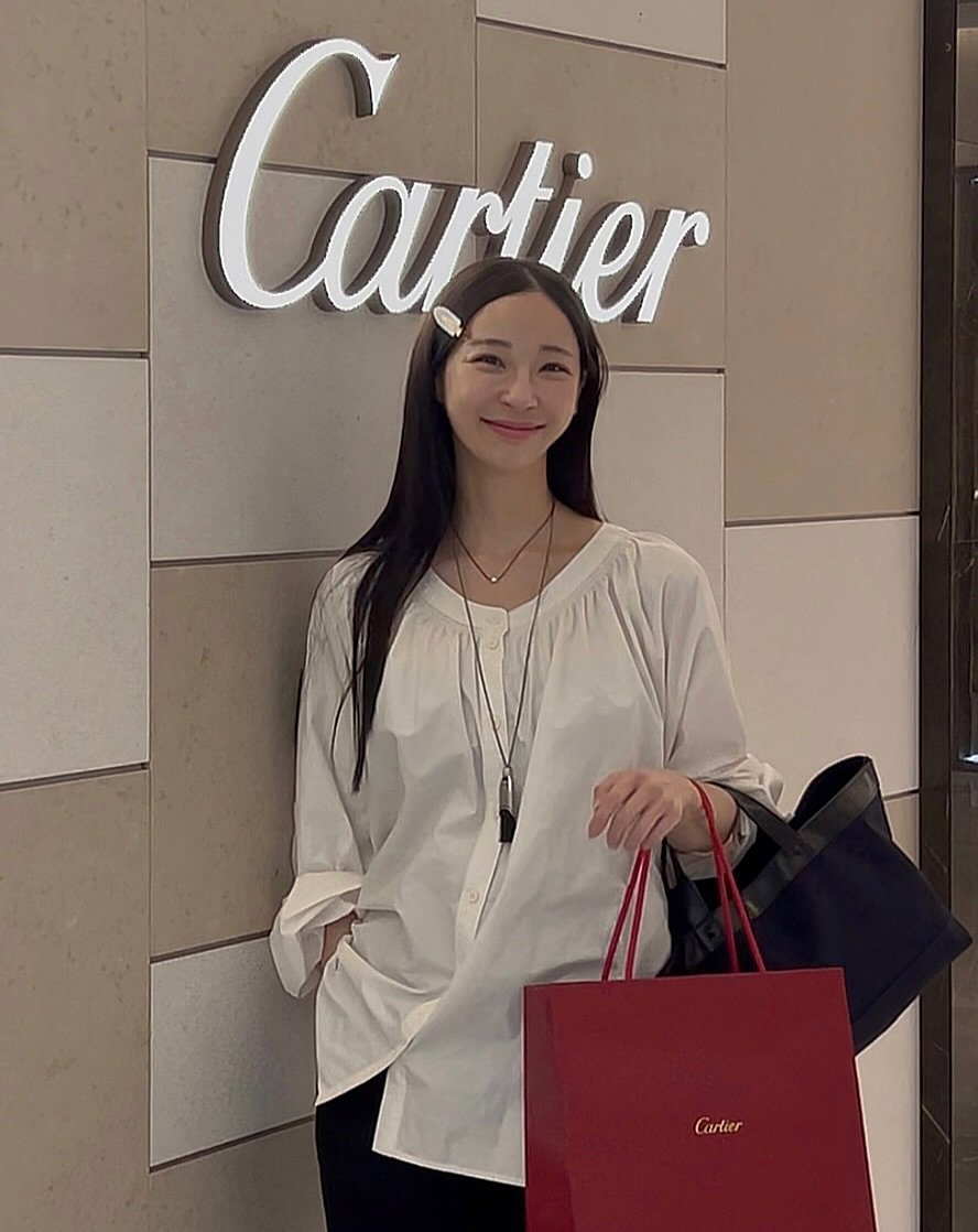 Photo shared by 쏘블리[velyvelysso]ssowhat🤍 on August 18, 2025 tagging @cartier.