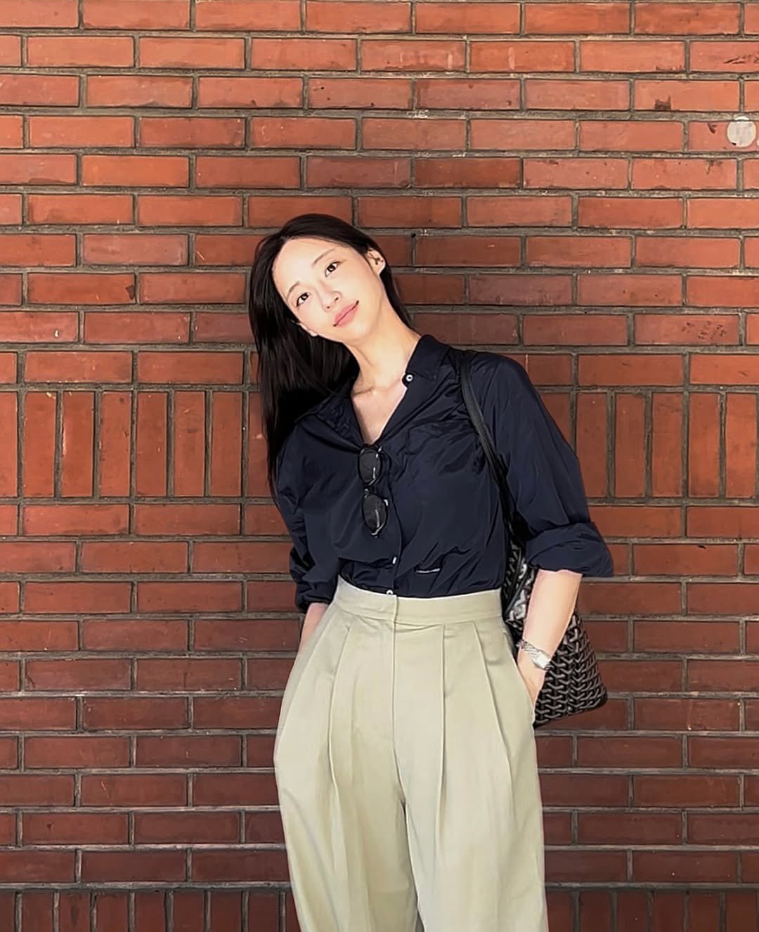 Photo shared by 쏘블리[velyvelysso]ssowhat🤍 on August 25, 2025 tagging @ribbonbit, and @ethosofficial_. May be an image of brick wall.