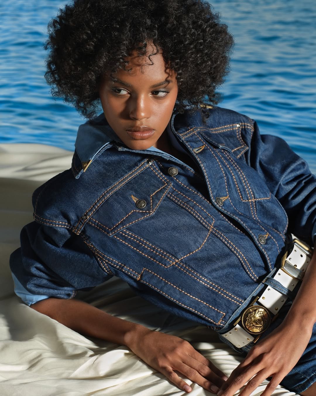 versace 게시물 이미지: Versace La Vacanza 2026.