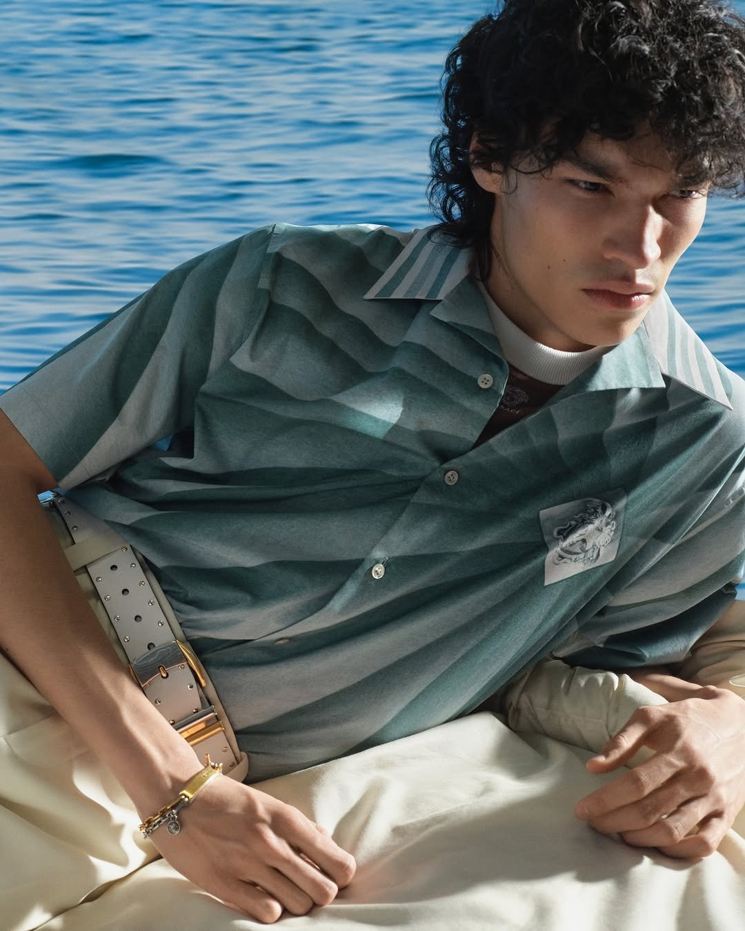 versace 게시물 이미지: Versace La Vacanza 2026.