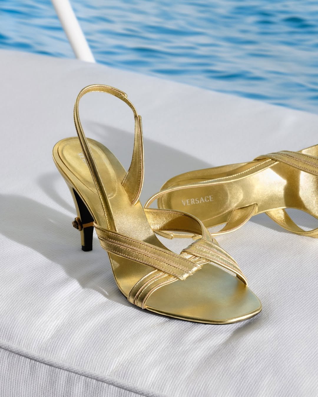 versace 게시물 이미지: Versace La Vacanza 2026.