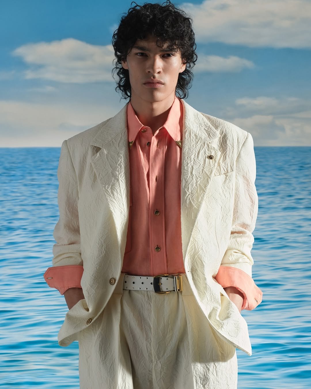 versace 게시물 이미지: Versace La Vacanza 2026.