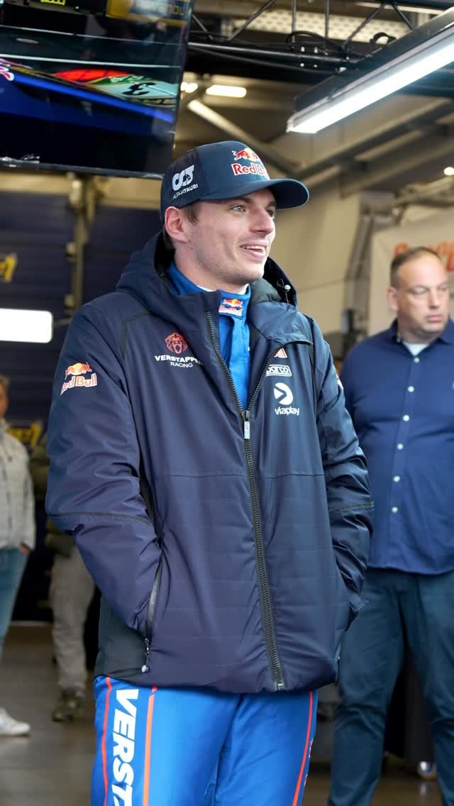 verstappencom 게시물 이미지: POV: you’re standing in our garage at the...