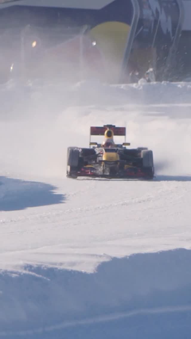 verstappencom 게시물 이미지: ⏪ Throwback to 2022 ❄️ Driving on ice 🥶