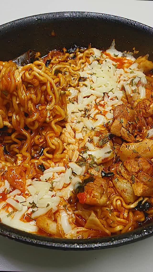 very_simplecooking 게시물 이미지: 편의점에 너구리가 잘 나가는 이유