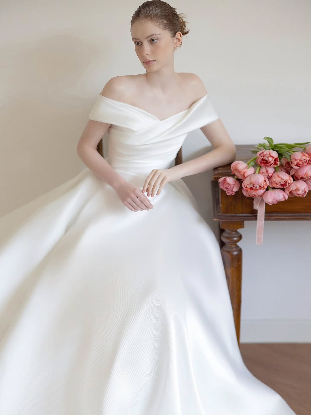 verygoodwedding 게시물 이미지: 𝗔𝘁𝗲𝗹𝗶𝗲𝗿 𝗟𝗮𝘂𝗿𝗶𝗲𝗿 𝟐𝟎𝟐𝟔 𝑭/𝑾 𝑵𝒆𝒘...