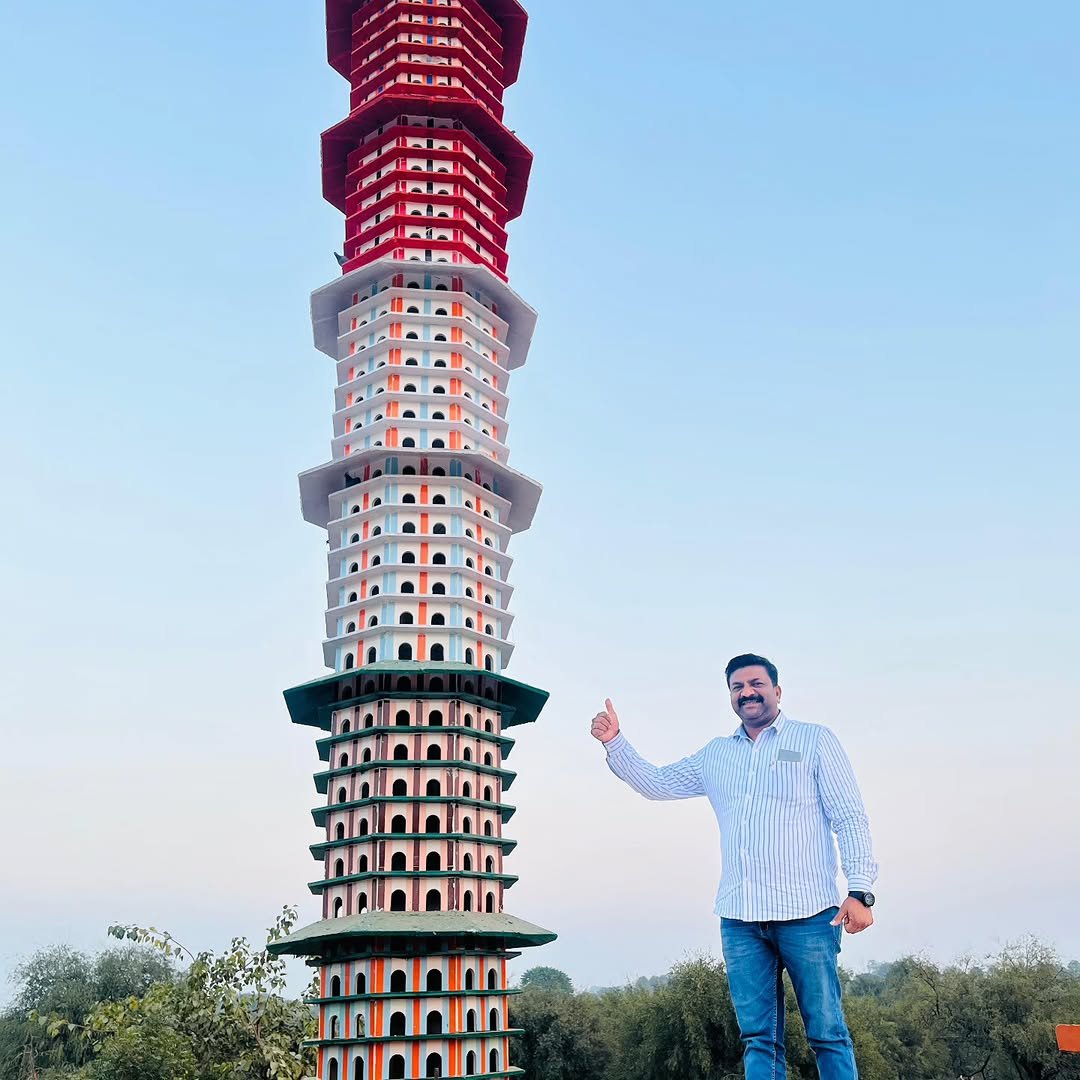 Photo by Vicky Pansari vlogs on December 04, 2025. May be an image of the Leaning Tower of Pisa, the Temple of Heaven, Tokyo Tower, the Qutub Minar and text.