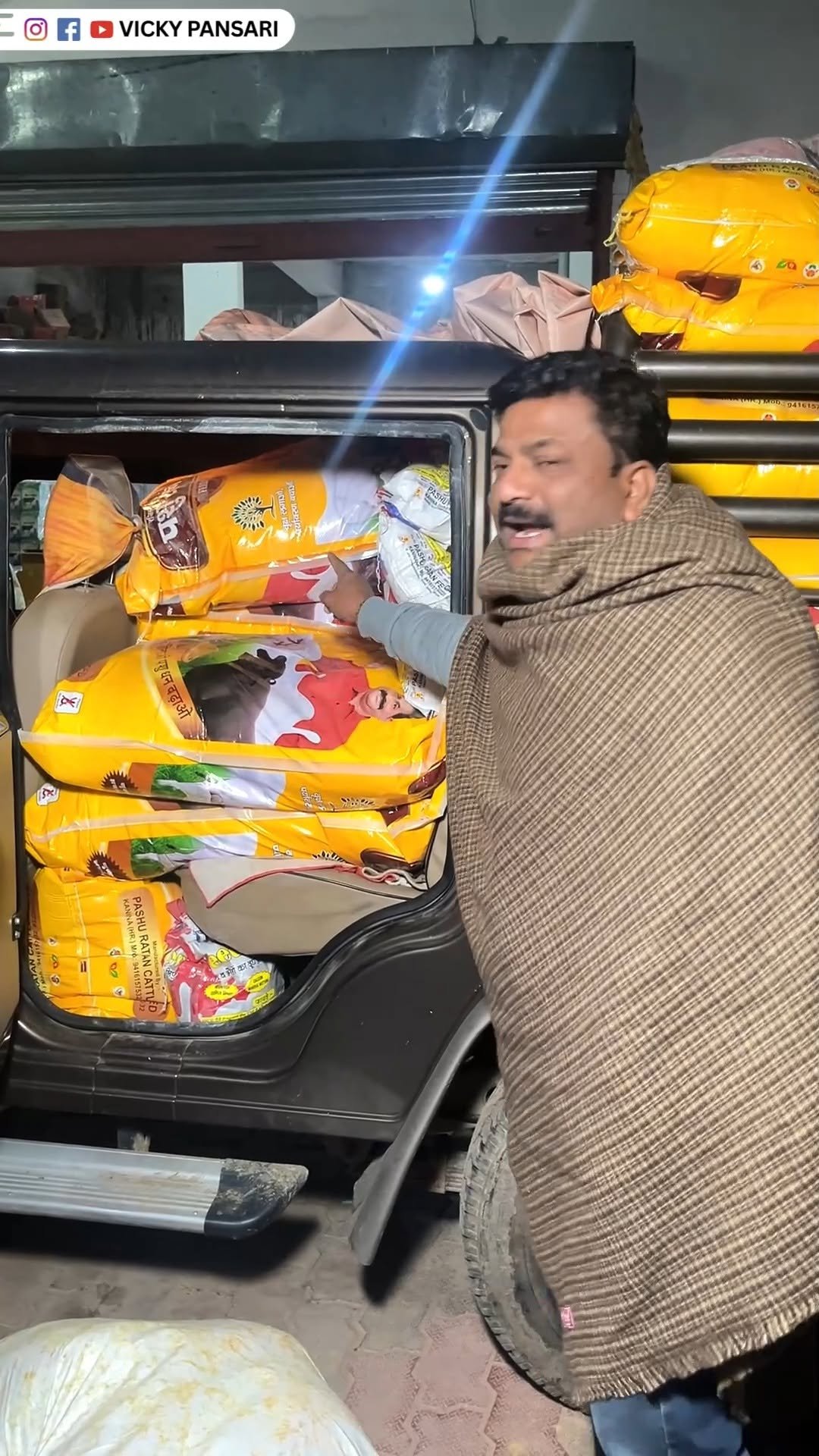 vickypansarivlogs 게시물 이미지: रात 2 बजे 400 किलोमीटर दूर से आते है ये किसान...