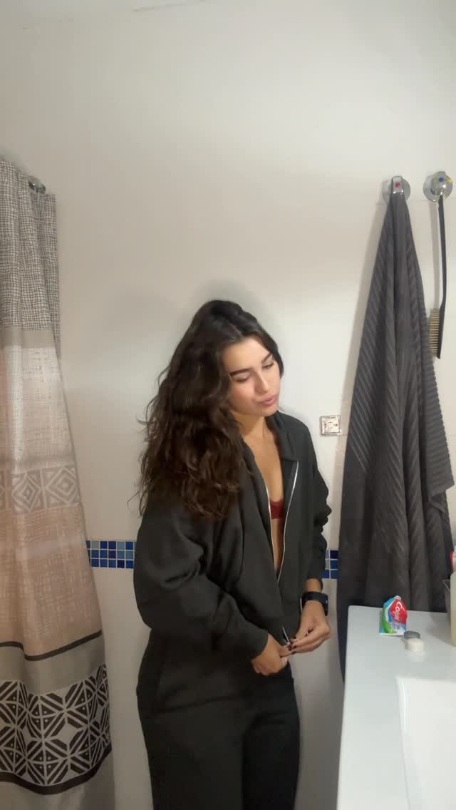 victoria.monasterios 게시물 이미지: BUENOS DÍAS EQUIPOOOOOOO✨✨✨ ¿quién entrena...