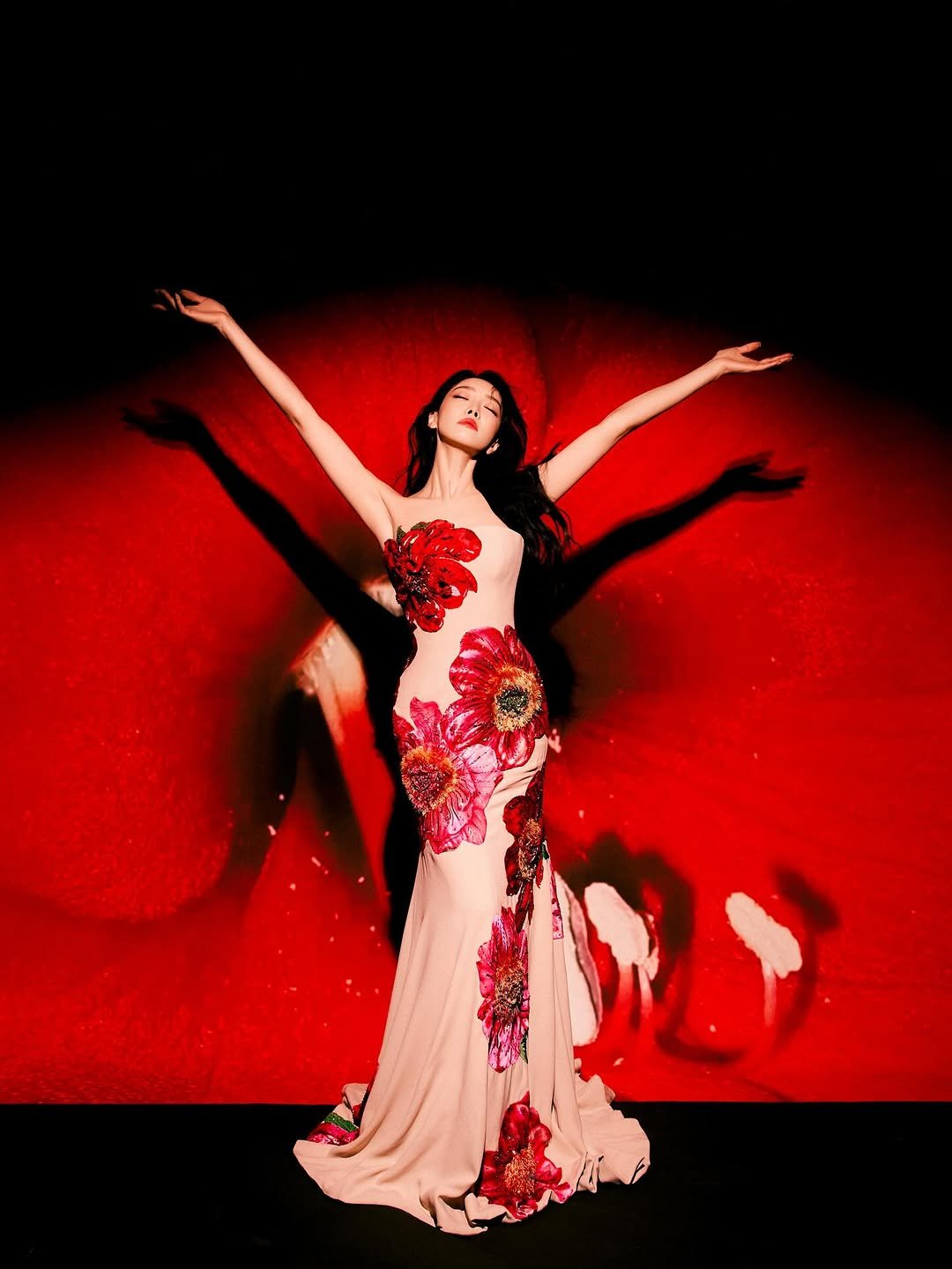 Photo by Victoria Song宋茜 on October 25, 2025. May be an image of dancing.