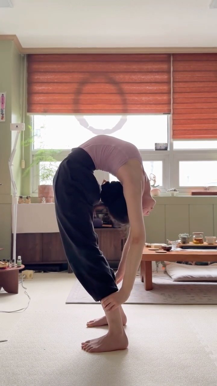 vidya__yoga 게시물 이미지: 누군가 지금 딱 도와주면 좋겠다.. 싶은 순간도 있지만😌 스스로 한걸음 한걸음...