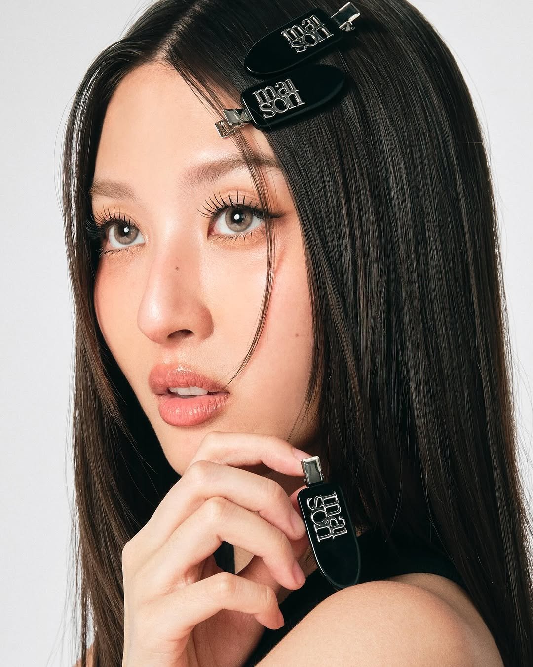 Photo by Benyapa j. on November 26, 2025. May be a closeup of one or more people, hair, makeup, hairpin, barrette and text.