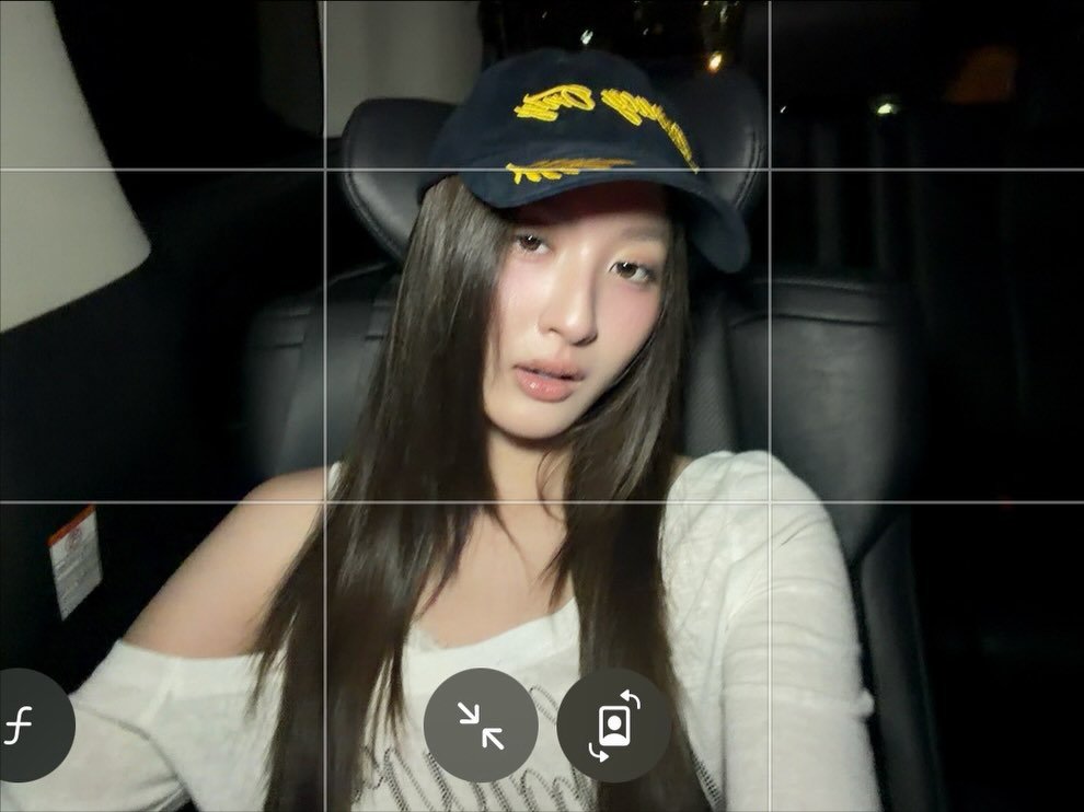 Photo by Benyapa j. on November 26, 2025. May be an image of ‎one or more people, hair, hat, top and ‎text that says '‎f メス لا 지 回‎'‎‎.