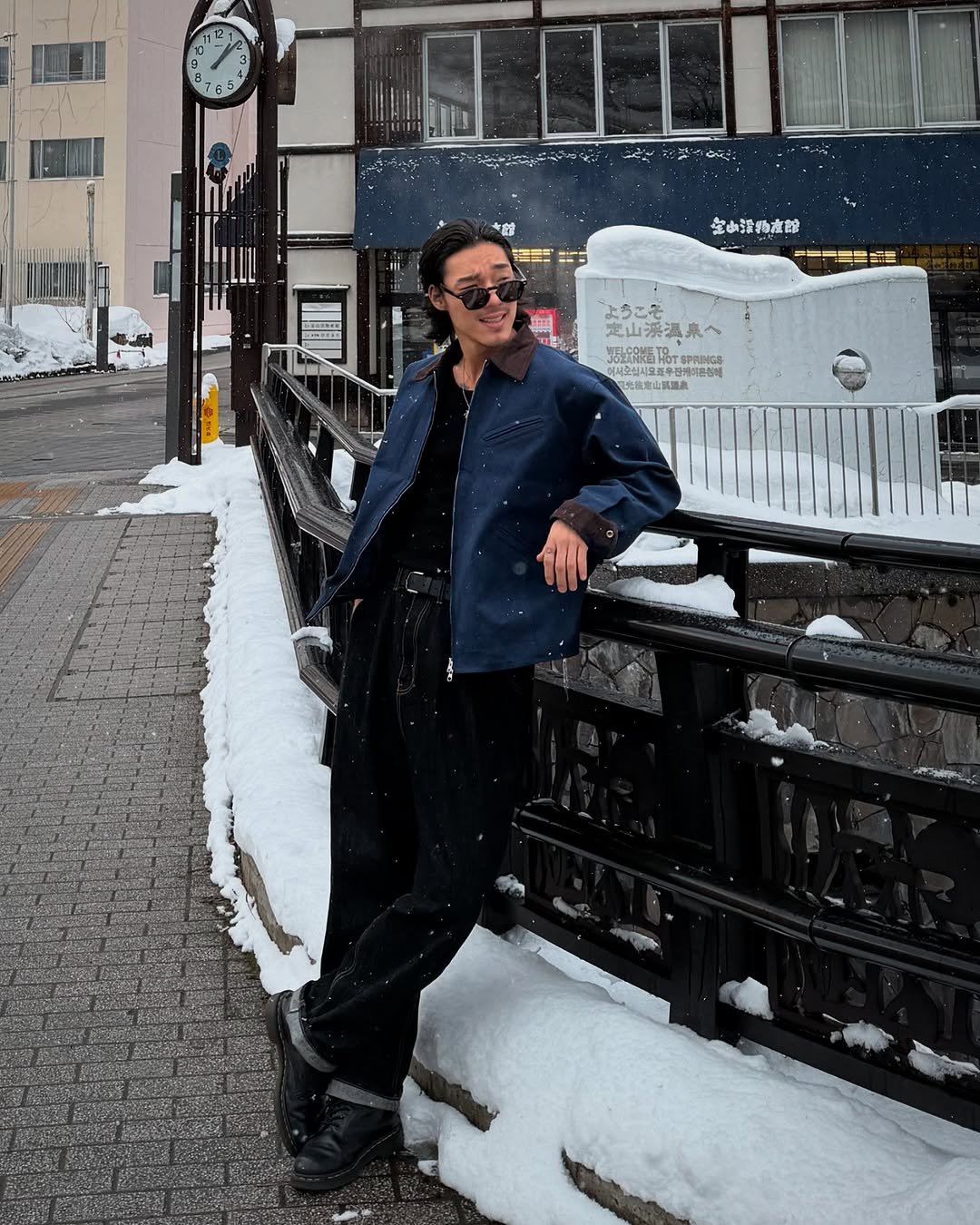 Photo shared by 비 르 on February 14, 2025 tagging @virstyle.kr. May be an image of 1 person, overcoat, duffle coat, street and text.