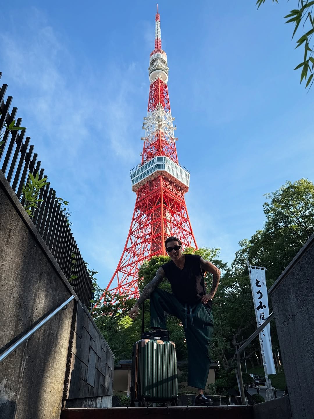 Photo by 비 르 on June 29, 2025. May be an image of 1 person, Tokyo Tower and text.