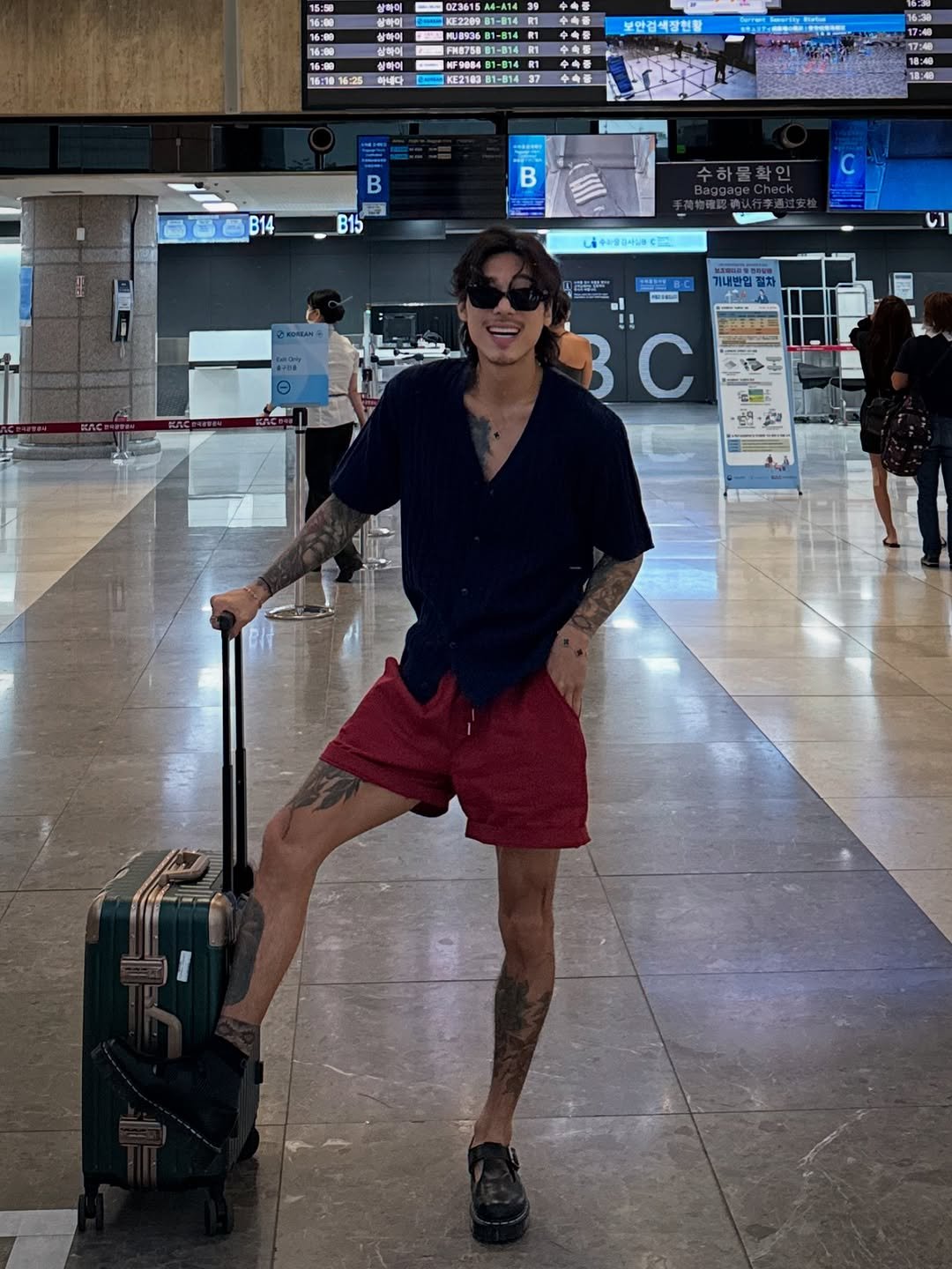 Photo by 비 르 on June 25, 2025. May be an image of 3 people, suitcase, luggage, shorts, terminal and text.