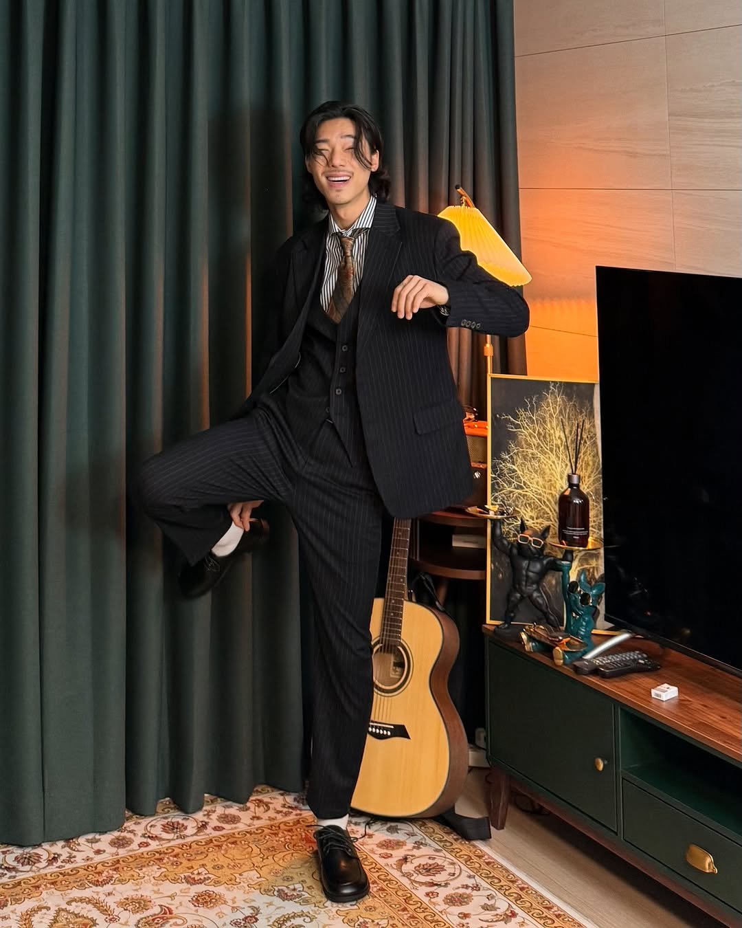 Photo shared by 비 르 on April 03, 2025 tagging @virstyle.kr. May be an image of 1 person, suit and musical instrument.