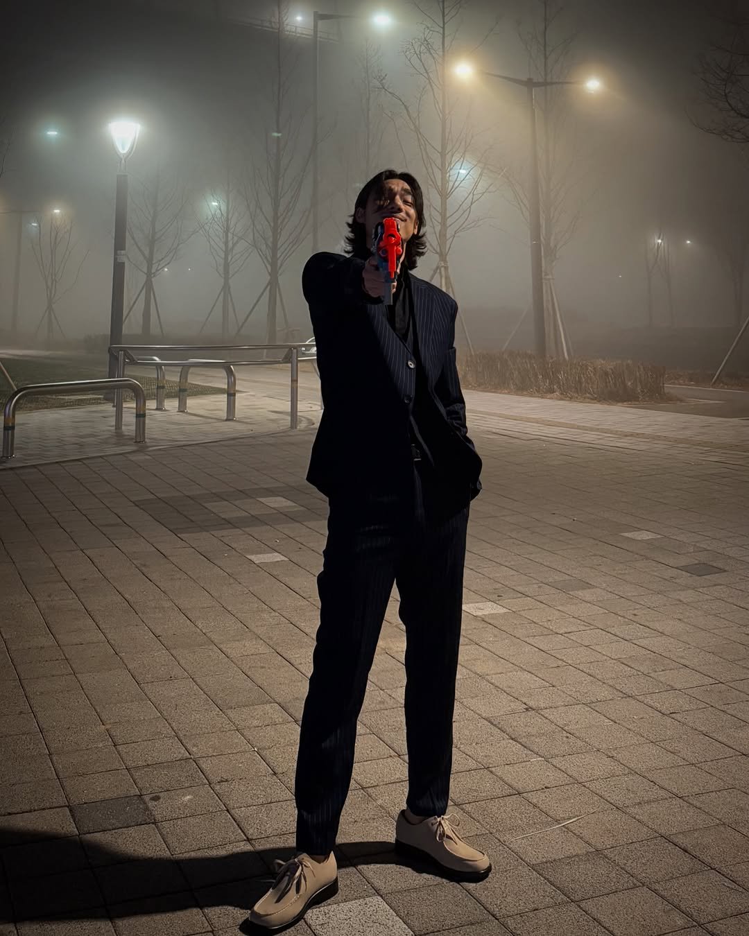 Photo shared by 비 르 on March 01, 2025 tagging @virstyle.kr. May be an image of 1 person, overcoat and street.