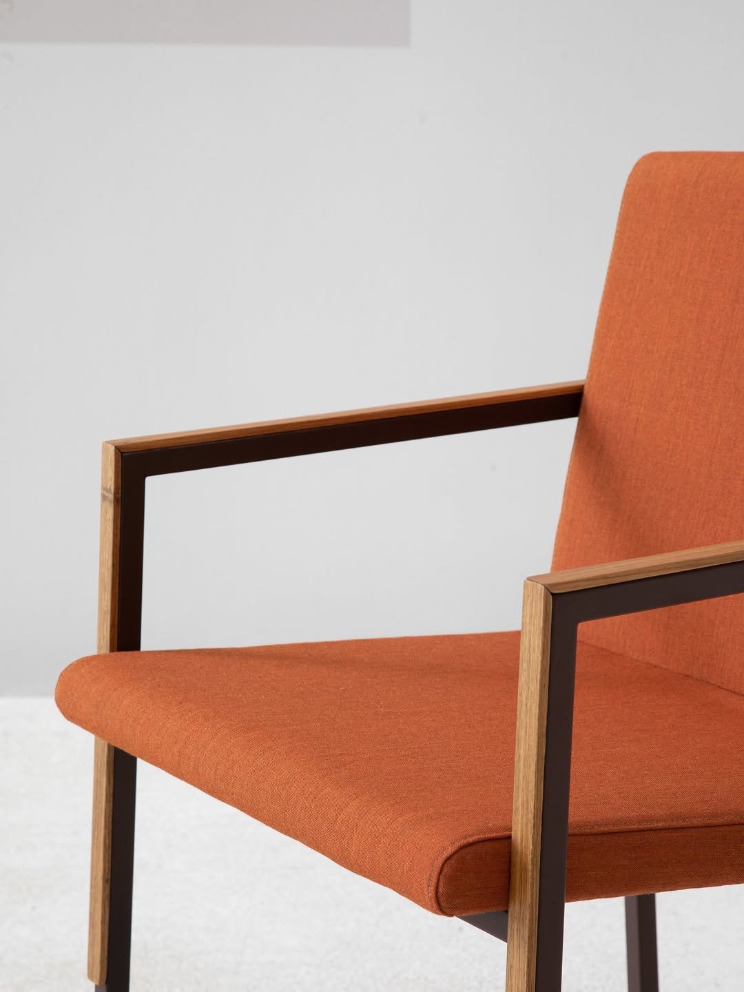 virgulaovo 게시물 이미지: cadeira Paralelas⁠
⁠
Paralelas chair⁠
⁠
foto:...