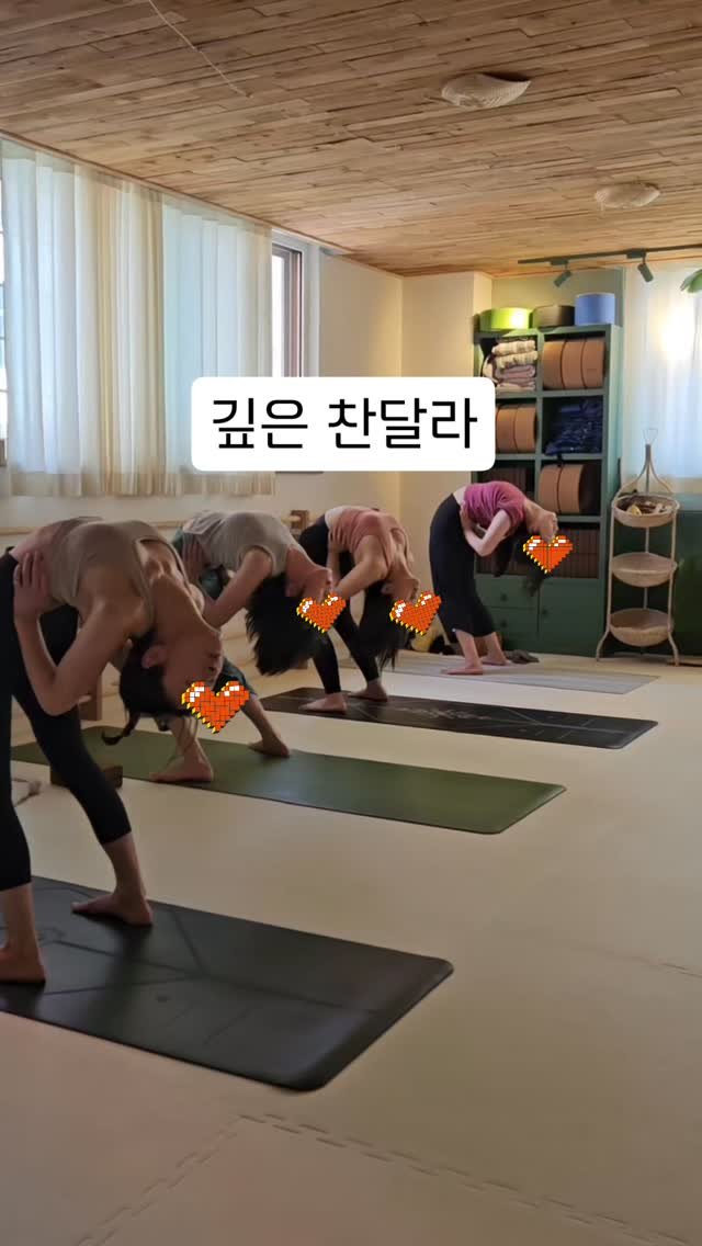 vishunanda_yoga 게시물 이미지: #깊은 후굴 이후
드롭뱁 접근시
요추에 상체 체중이 급격히 실리면
허리 통증  및...