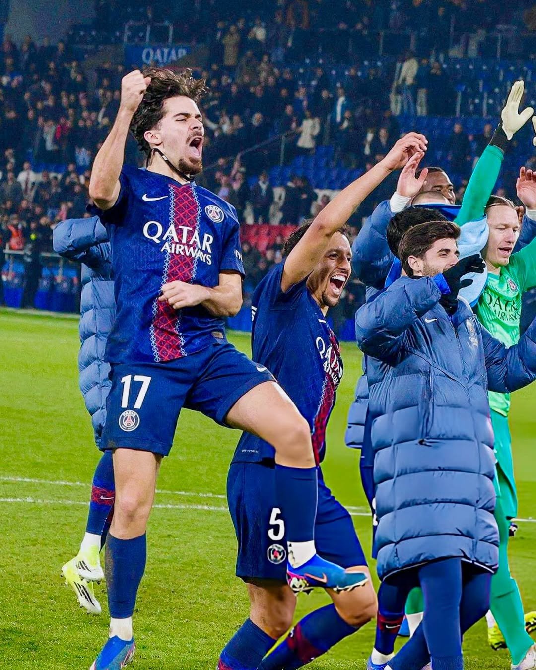 Photo shared by Vítor Ferreira on February 08, 2026 tagging @psg. May be an image of football, soccer, ball, stadium and text that says '☬ QATAR ATAR AIRWAYS DAT HARNSY 17 5'.