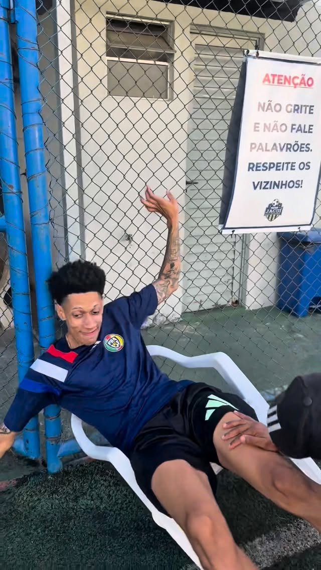 vitinmartiins_ 게시물 이미지: Vou poder entrar ou não?