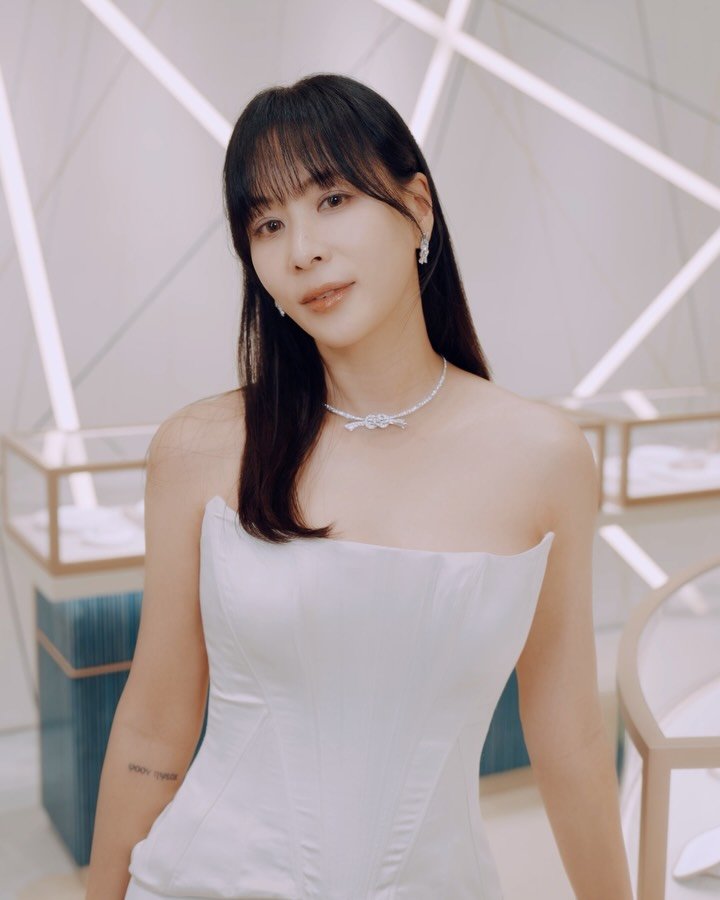 voguekorea 게시물 이미지: #광고
프랑스 하이 주얼리 메종 프레드가 신세계백화점 센텀시티점 부티크를 새롭게...