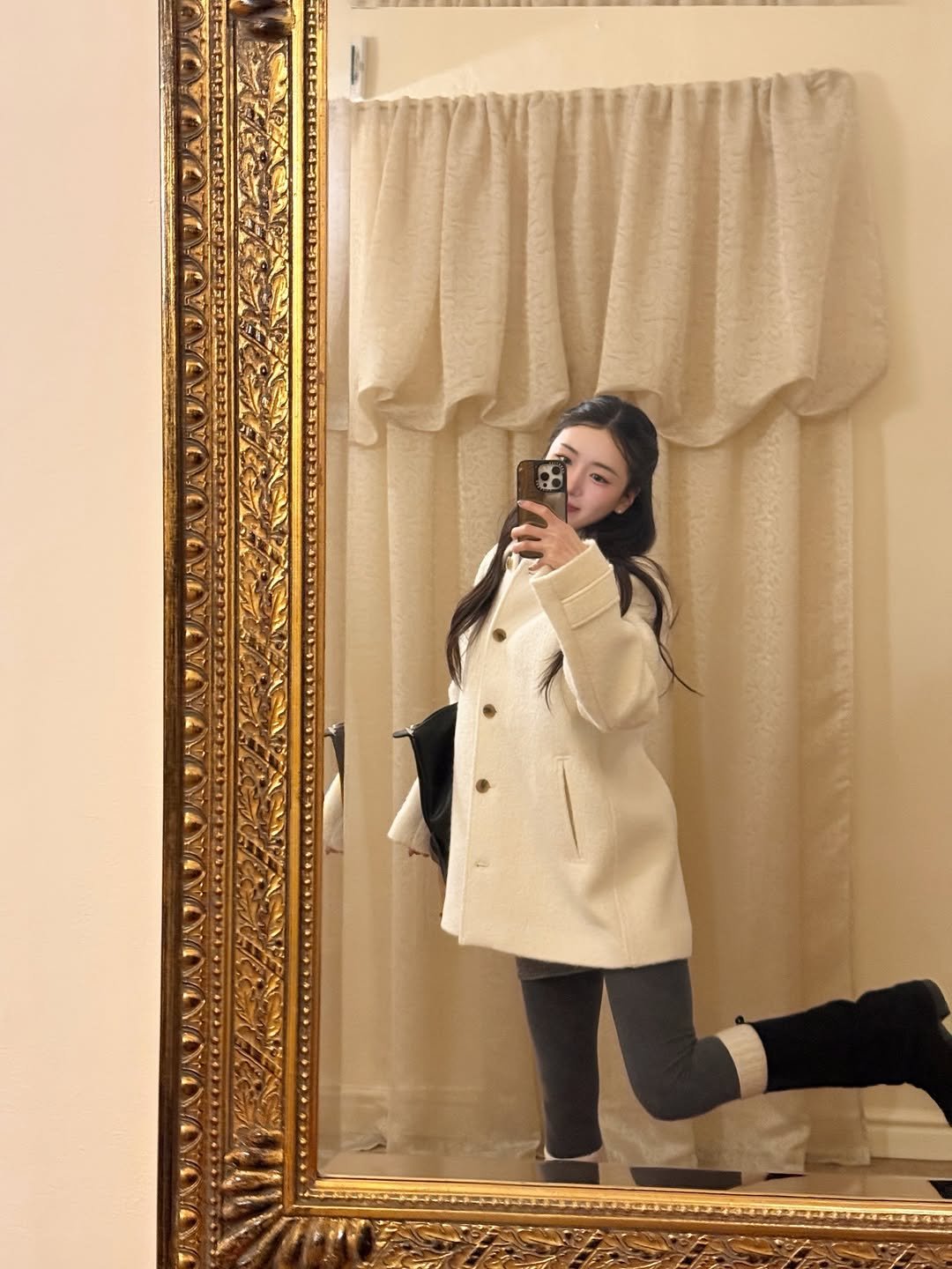 Photo by 박민정 Minjeong Park on December 18, 2025. May be a selfie of duffle coat, overcoat, boots, mirror and text.