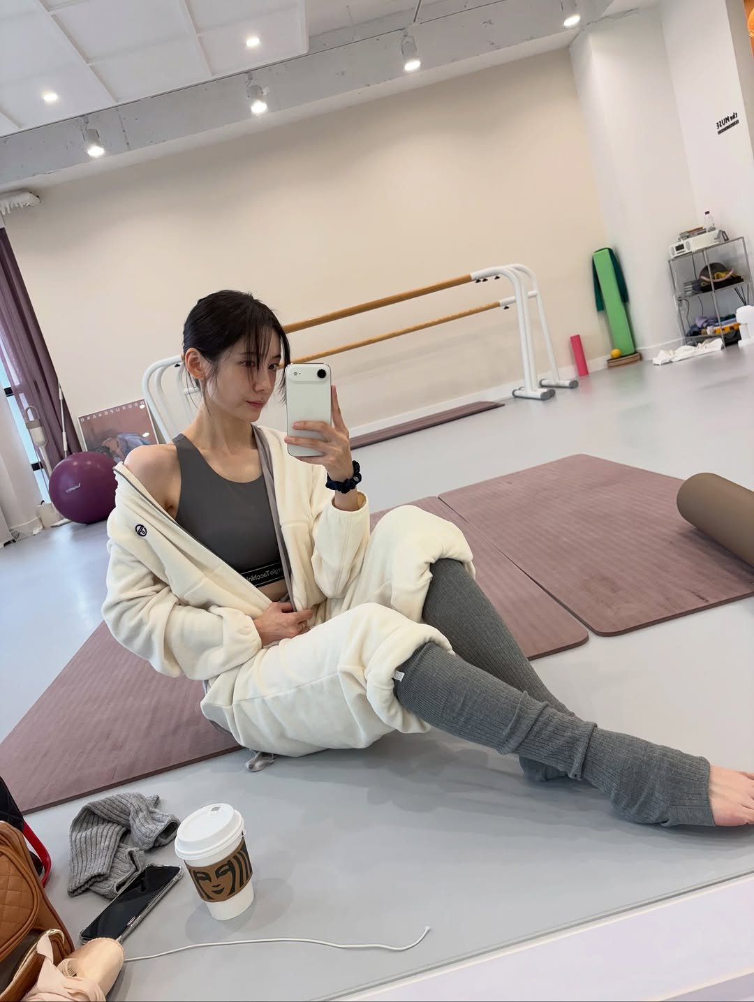 Photo shared by 박지현 on October 26, 2025 tagging @sergiotacchini_kr. May be an image of yoga, activewear, sweatpants and text.