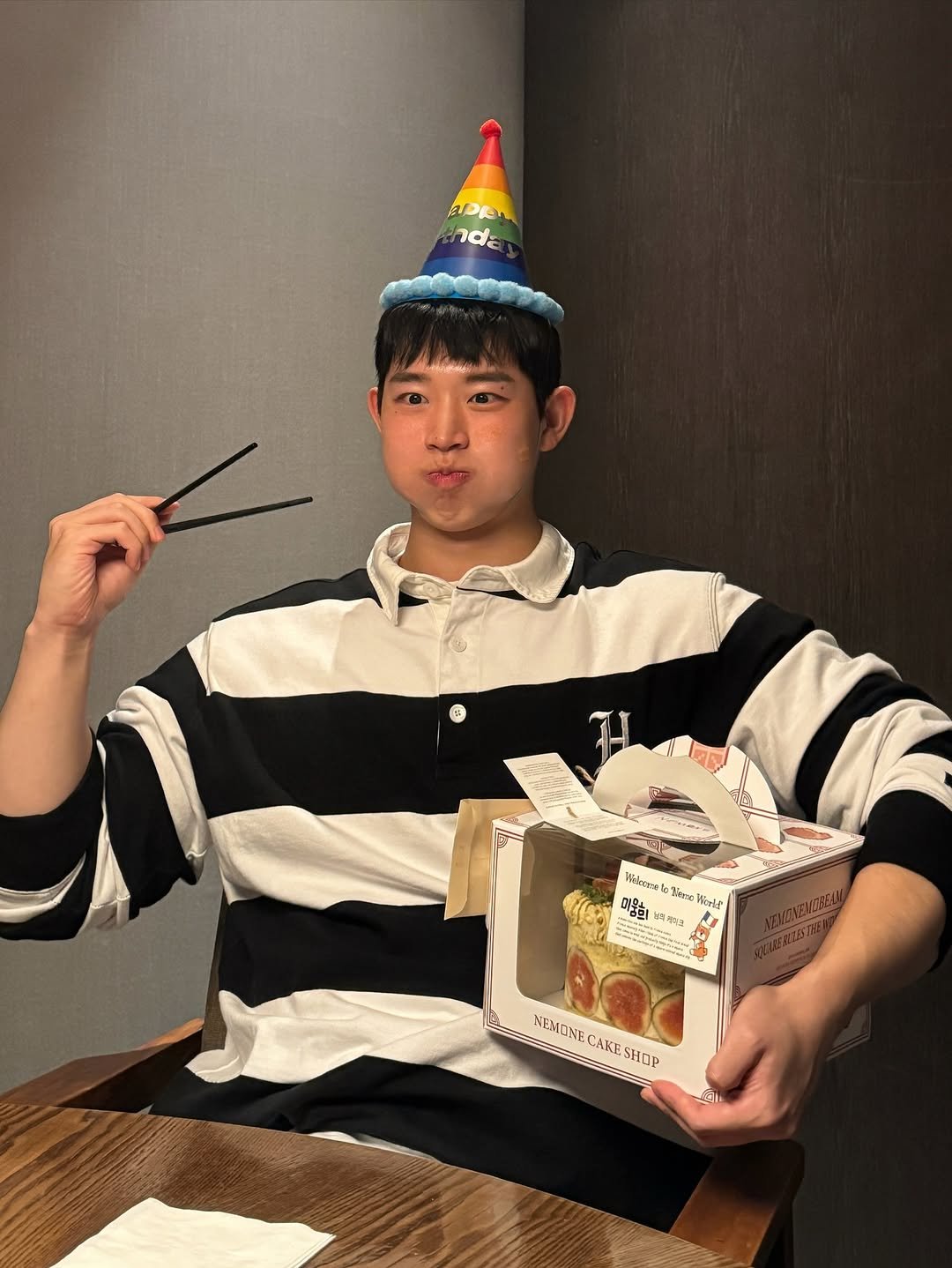 Photo by 웅이🐶 on October 14, 2025. May be an image of chopsticks.