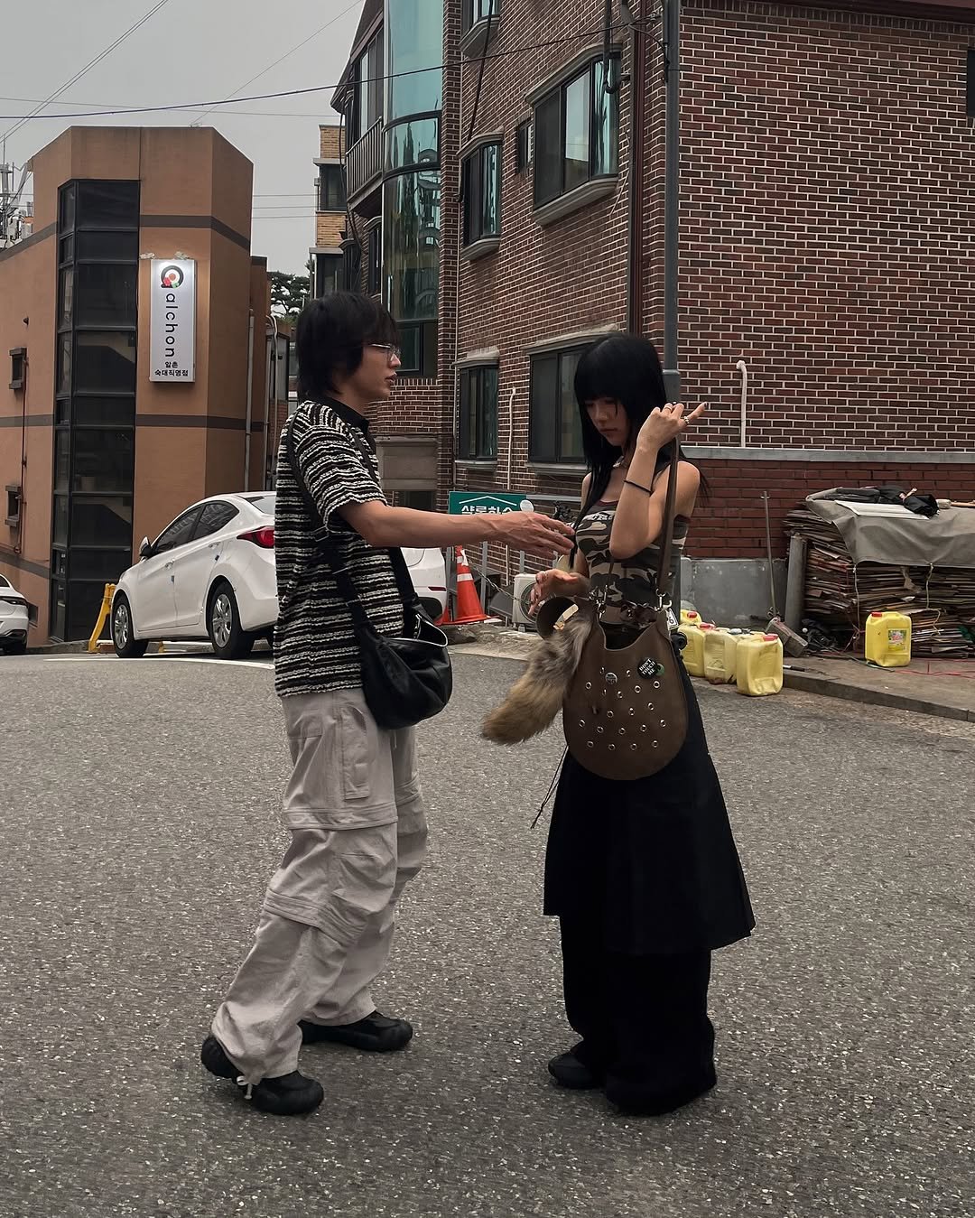 Photo by 왕십리 커플🤍 on August 15, 2025. May be an image of 2 people, kilt, street and text.