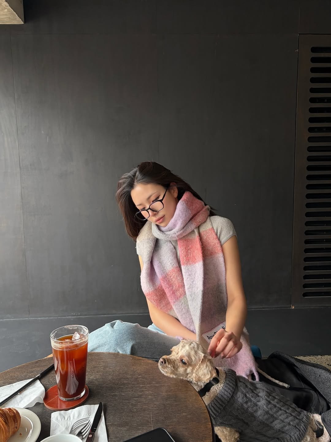 Photo by swan on December 27, 2025. May be an image of wool, scarf, shawl, knit and text.