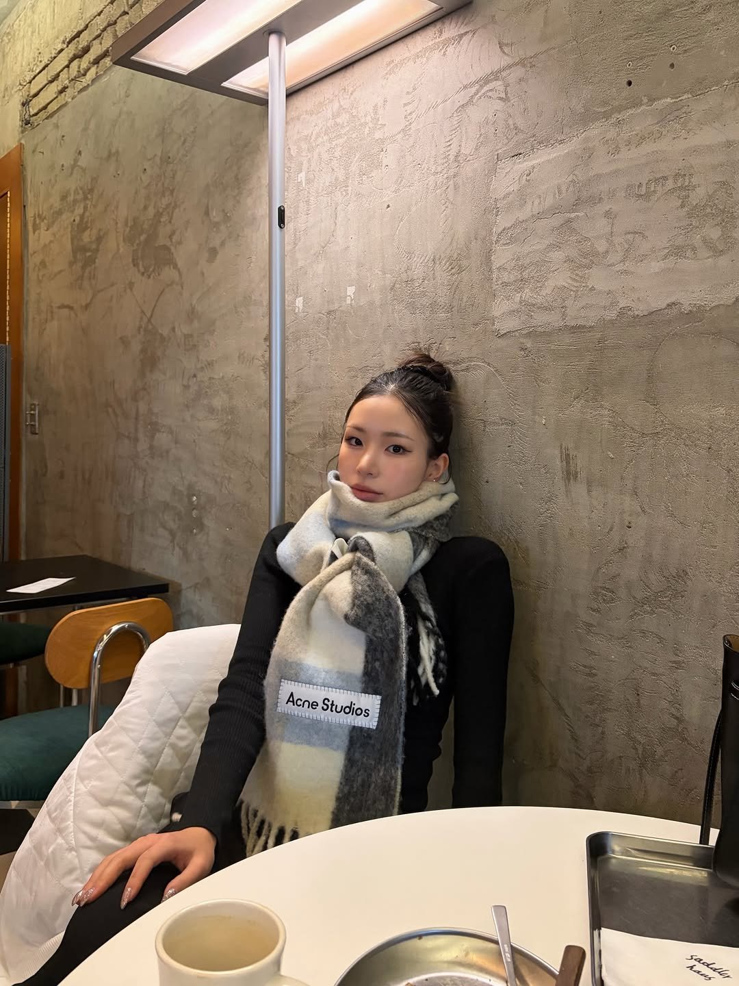 Photo by swan on December 26, 2025. May be an image of duffle coat, parka, turtleneck, cornflower and text.