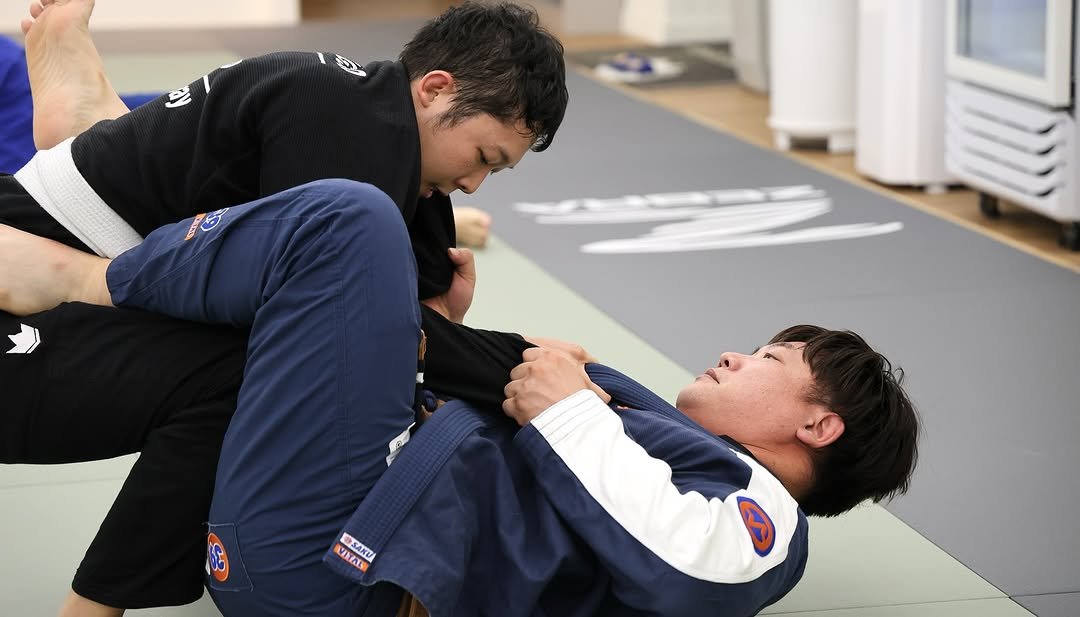 Photo by 은평구주짓수 / 연신내주짓수 / 웨이주짓수 in 웨이주짓수. May be an image of 2 people and text.