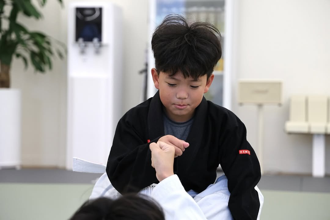 Photo by 은평구주짓수 / 연신내주짓수 / 웨이주짓수 in 웨이주짓수. May be an image of 1 person, performing martial arts, belt and text.